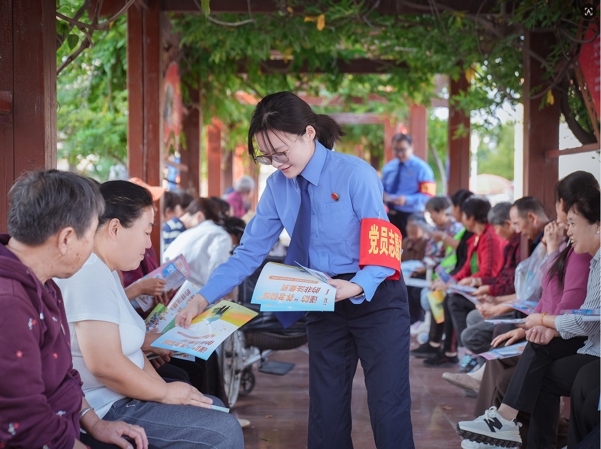 志愿服务进社区 普法赋能文明城——杜集区检察院开展主题党日宣传活动